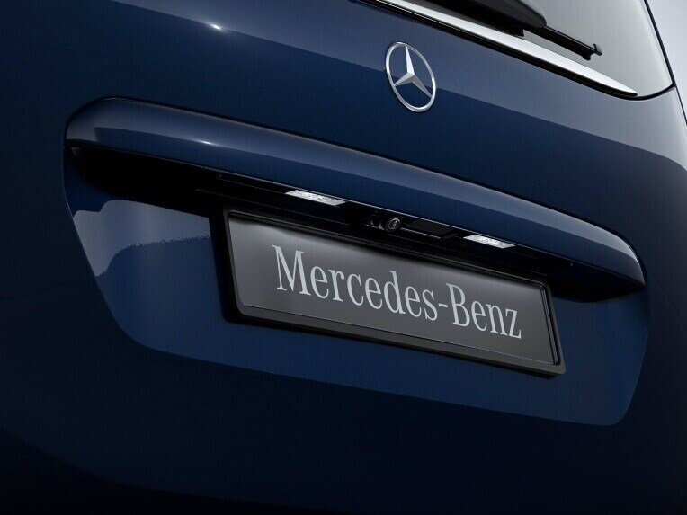La telecamera per la retromarcia assistita nella parte posteriore di Mercedes-Benz Citan Tourer.