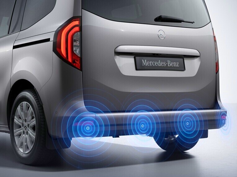 Il sistema di ausilio al parcheggio posteriore di Mercedes-Benz Citan Tourer.