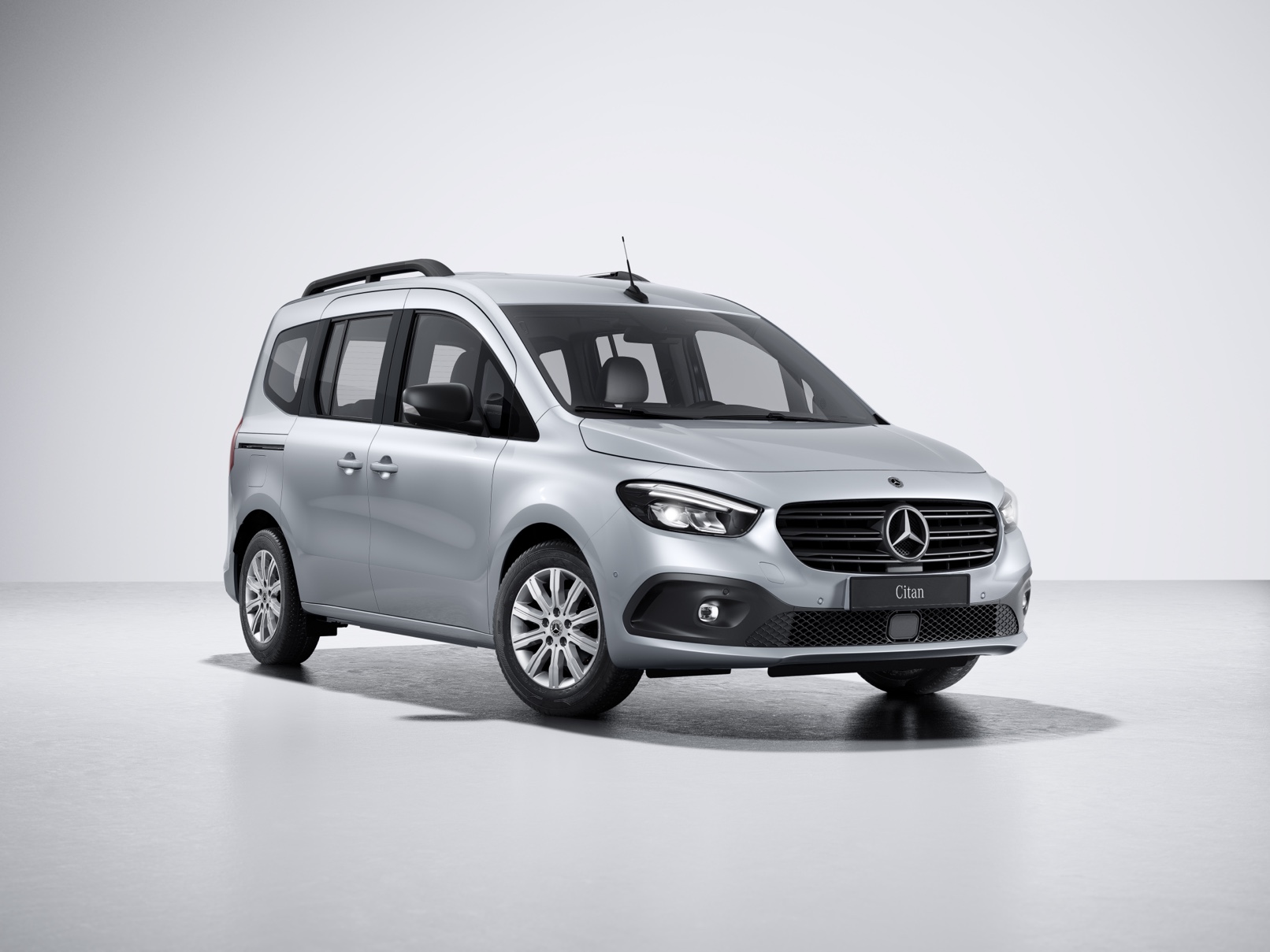 Scopri i veicoli commerciali Mercedes-Benz Tourer Un Mercedes-Benz Citan Tourer in grigio scuro