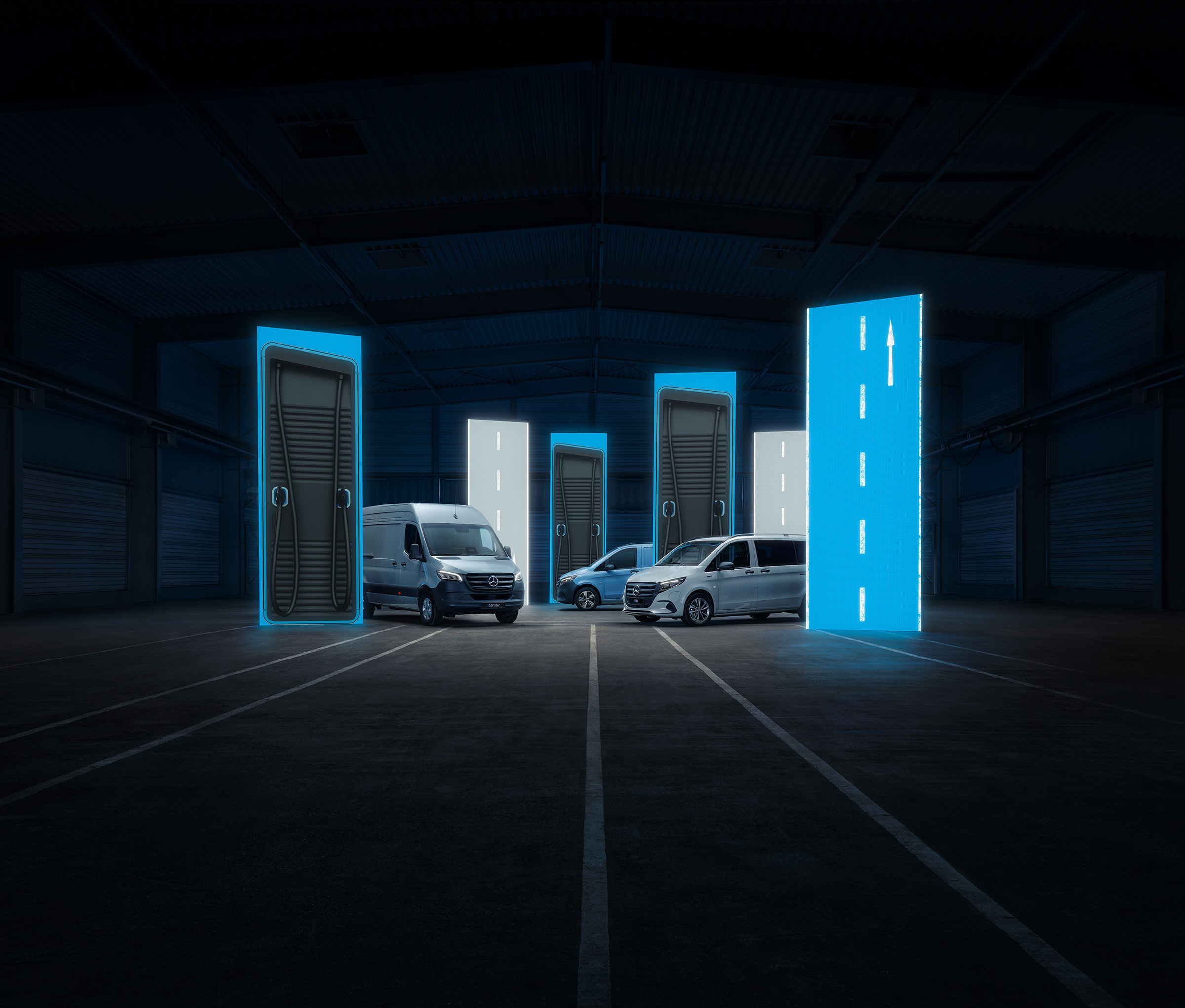 Soluzioni per la ricarica | Modelli elettrici | Mercedes-Benz Veicoli commerciali elettrici Mercedes-Benz con soluzioni per la ricarica intelligenti in un ambiente logistico all’avanguardia.