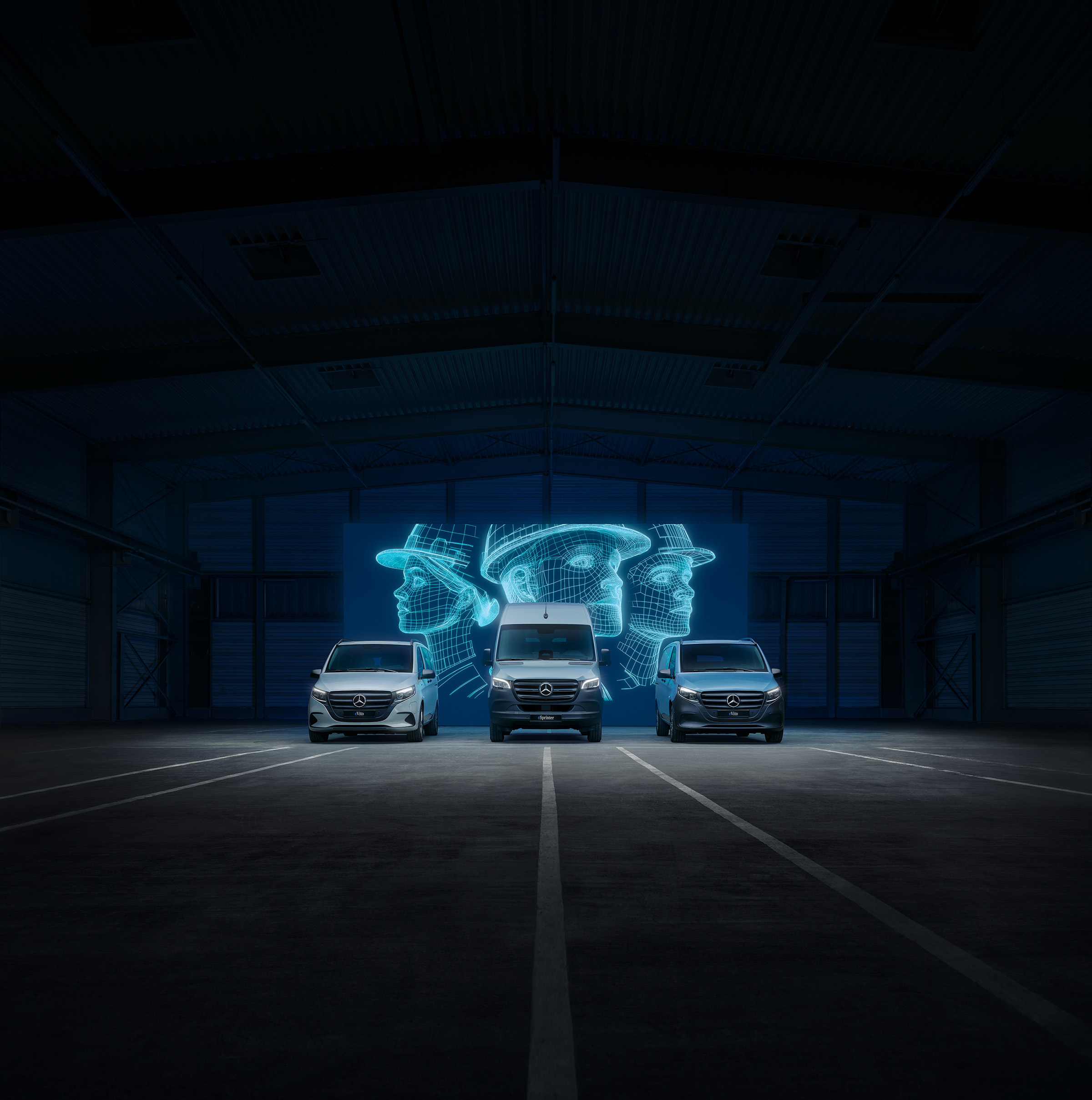 Guida elettrica | Modelli elettrici | Mercedes-Benz Veicoli commerciali elettrici Mercedes-Benz dotati di connettività digitale in un moderno magazzino.