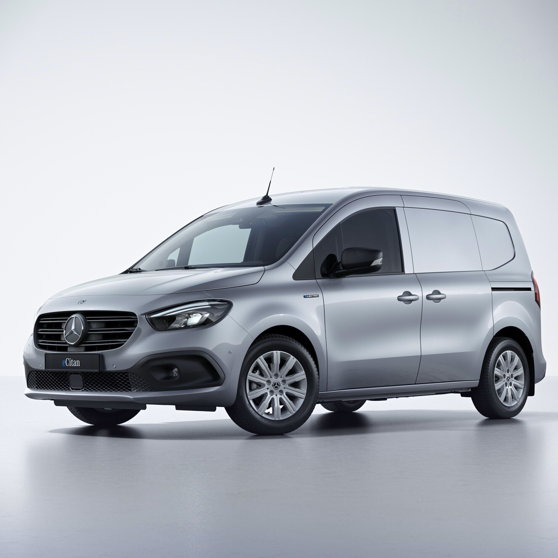 Digital Extras | eCitan Furgone | Mercedes-Benz Connettività intelligente grazie ai Digital Extras a bordo di Mercedes-Benz eCitan Furgone.