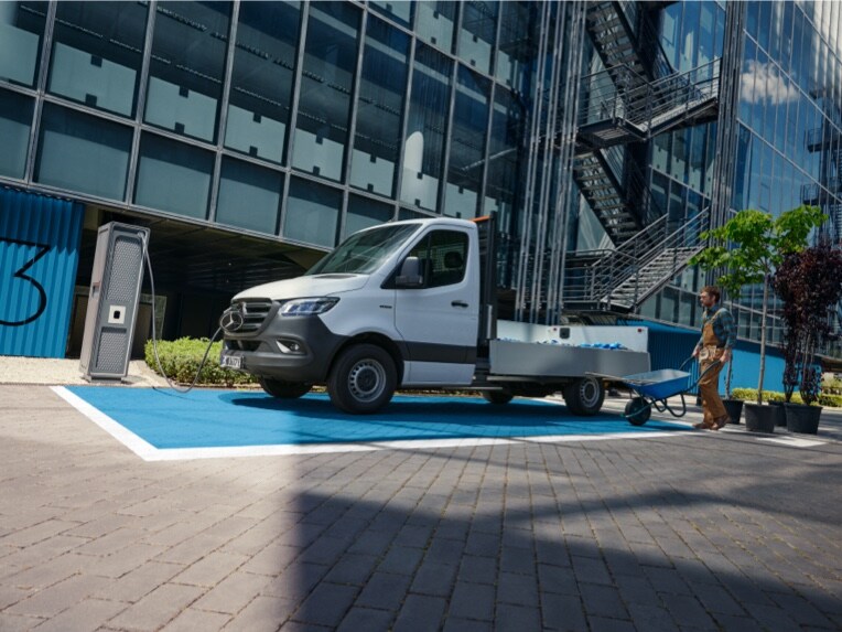 Mercedes-Benz eSprinter Autotelaio durante la ricarica.