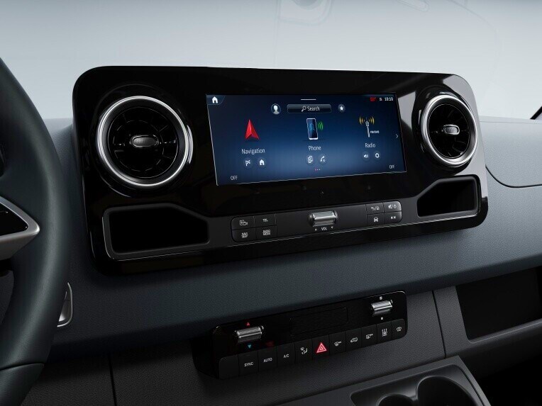 Mercedes-Benz eSprinter Autotelaio con sistema multimediale MBUX.
