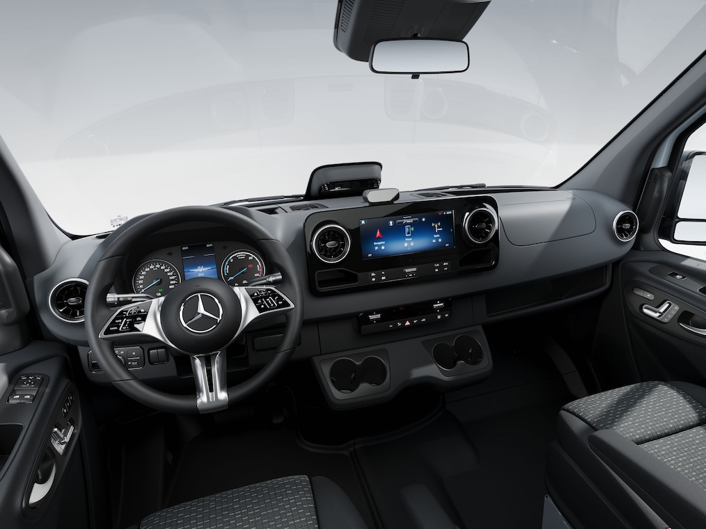 La cabina di guida dell'eSprinter autotelaio Mercedes-Benz.
