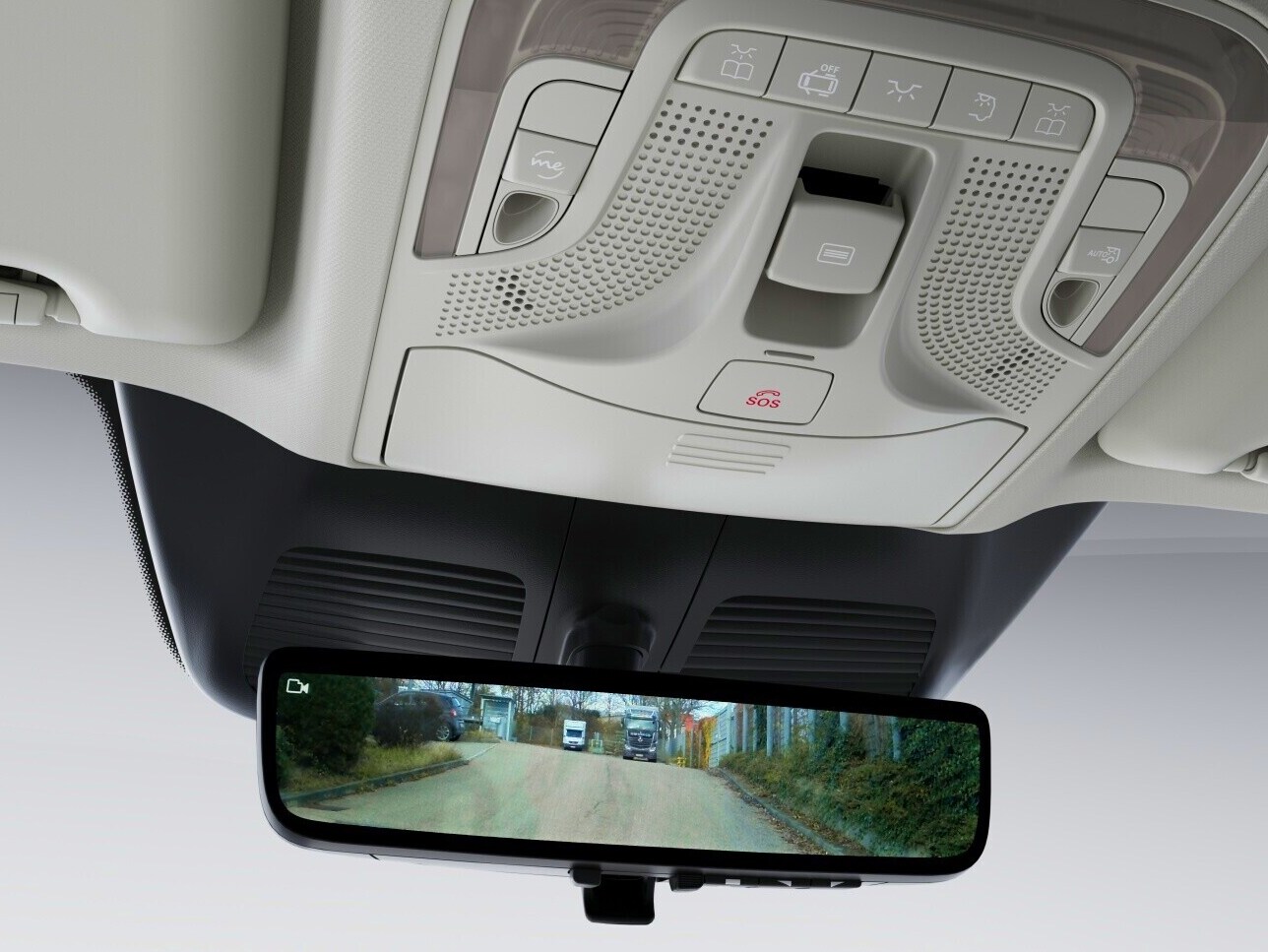 Retrovisore interno digitale a bordo del Mercedes-Benz Vito.