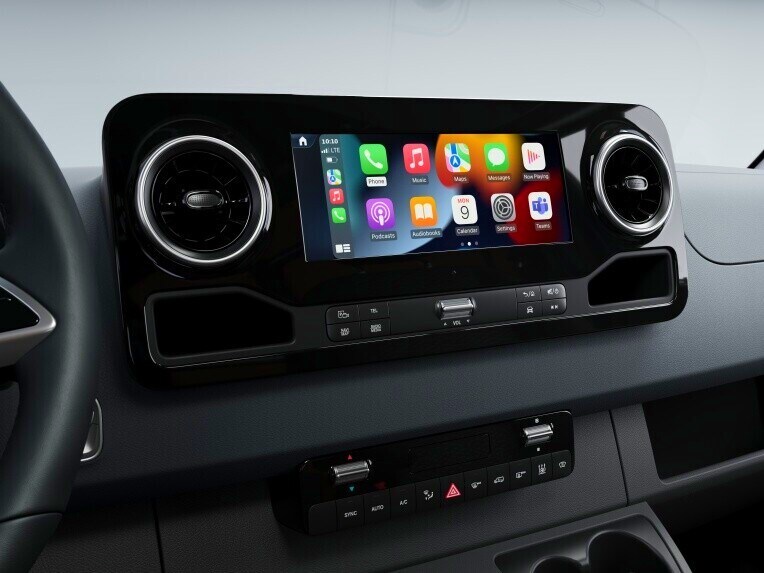 La schermata per l'integrazione per smartphone nel Mercedes-Benz Sprinter cassonato.