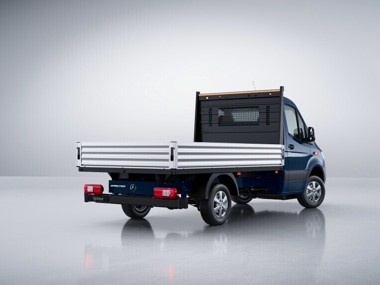 Il Mercedes-Benz Sprinter cassonato con trazione integrale 4x4 con Torque-on-Demand.