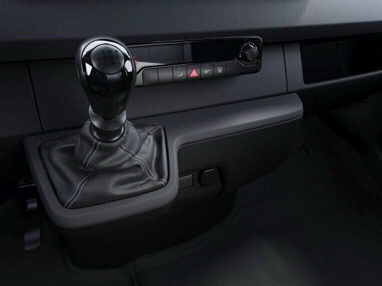 La leva del cambio manuale a 6 marce del Mercedes-Benz Sprinter cassonato.