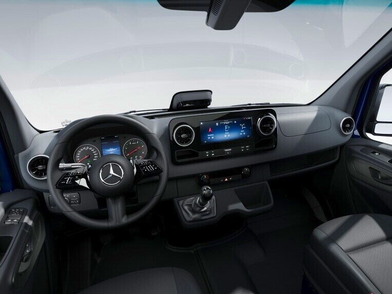 La cabina del Mercedes-Benz Sprinter cassonato nella versione di allestimento BASE.