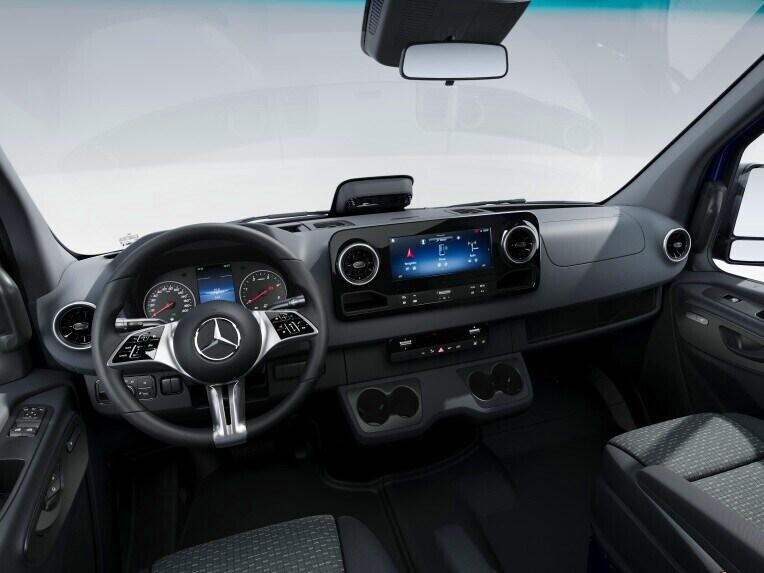 La cabina del Mercedes-Benz Sprinter cassonato nella versione di allestimento PRO.
