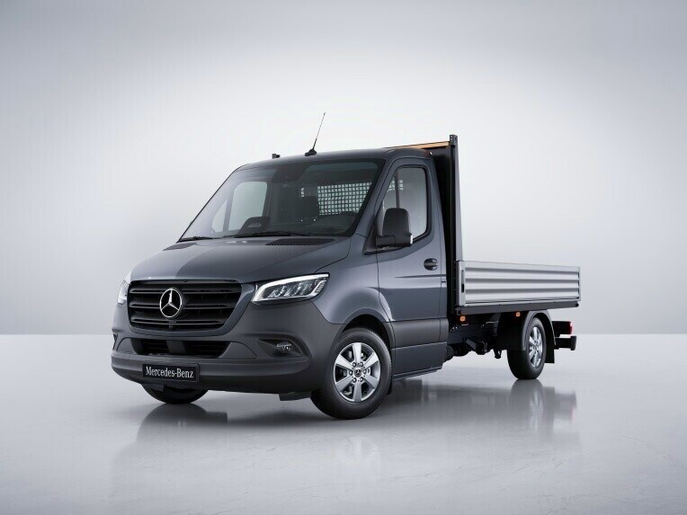 Il Mercedes-Benz Sprinter cassonato nella versione di allestimento SELECT.