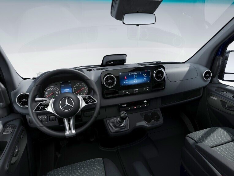 La cabina del Mercedes-Benz Sprinter cassonato nella versione di allestimento SELECT.
