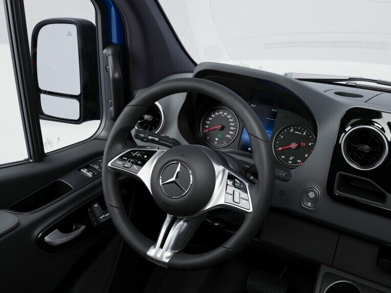 Il volante multifunzione con touch control per il Tempomat del Mercedes-Benz Sprinter cassonato.