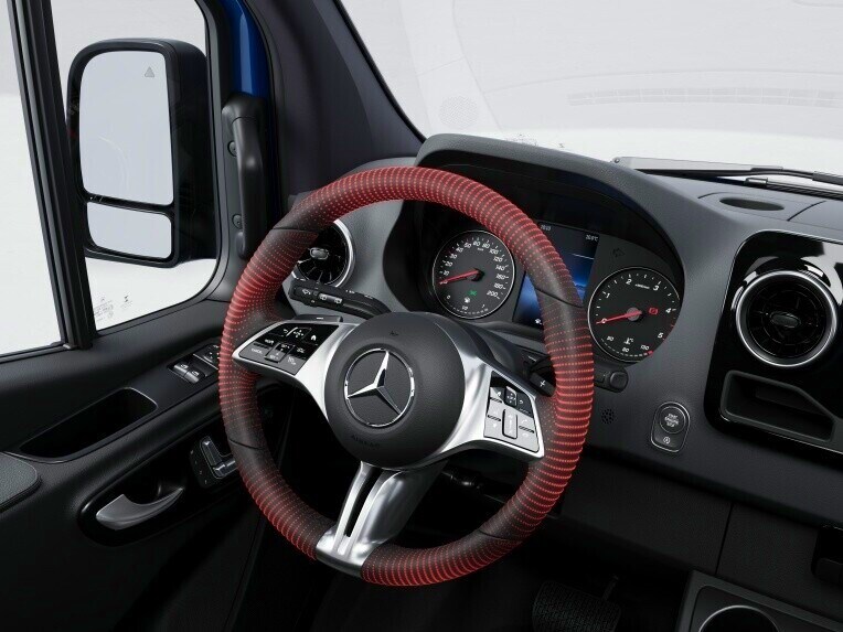 Il volante riscaldato del Mercedes-Benz Sprinter cassonato.