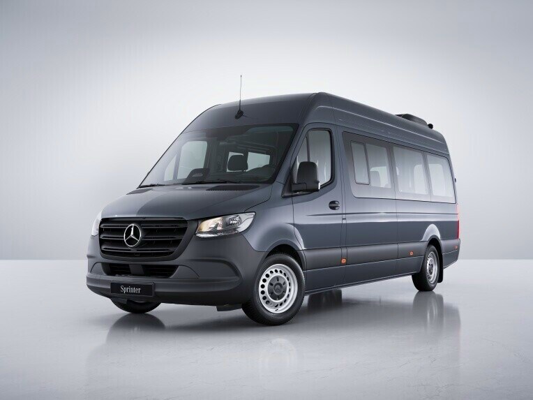 Il Mercedes-Benz Sprinter Tourer nella versione di allestimento BASE.