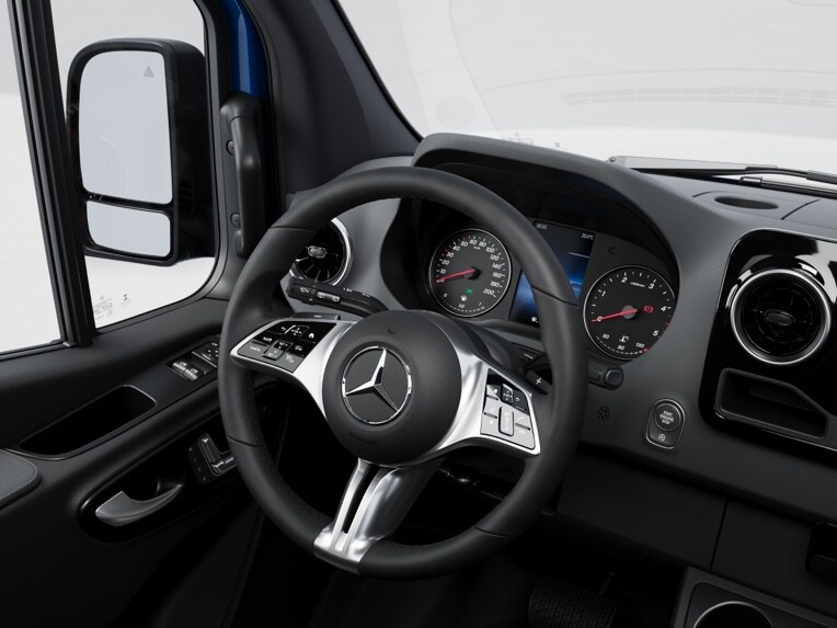 Il volante multifunzione con touch control per il Tempomat del Mercedes-Benz Sprinter Tourer.