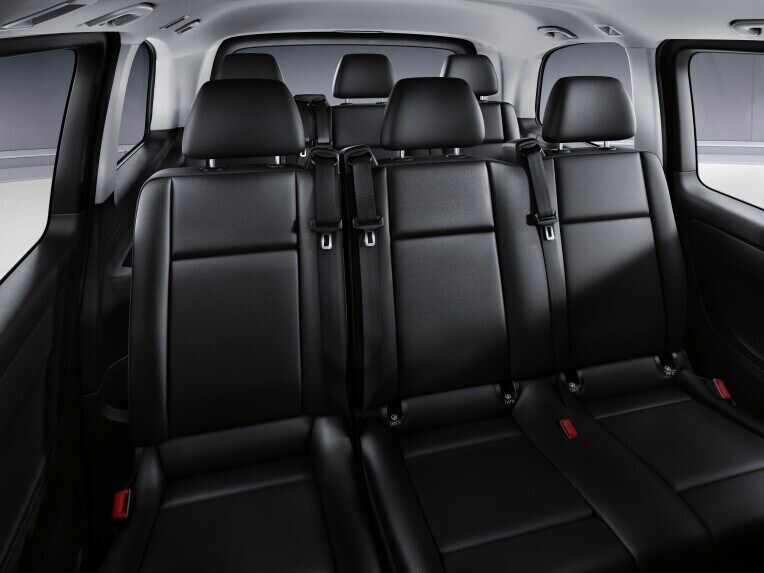Il vano passeggeri di Mercedes-Benz Vito Tourer.