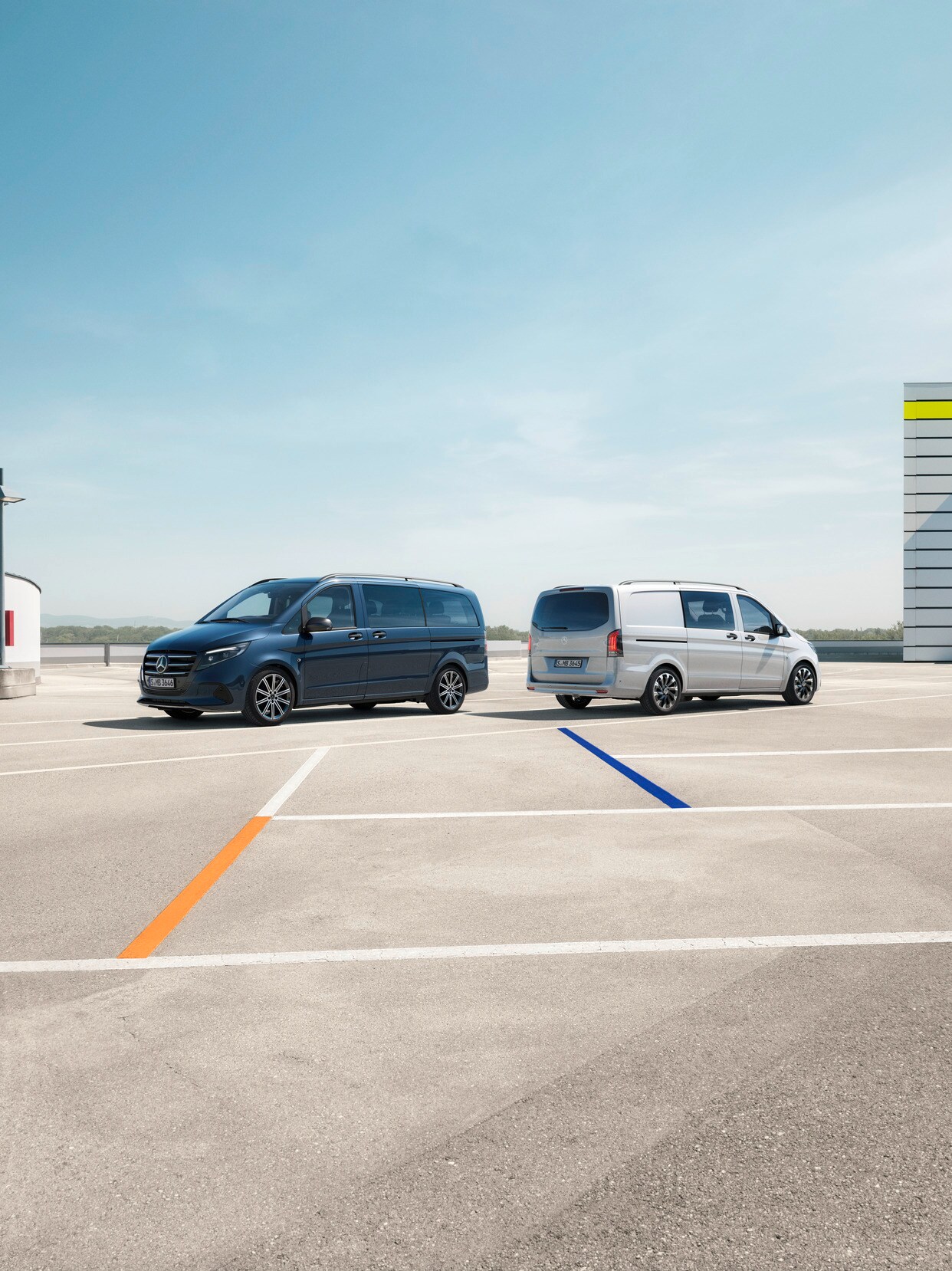 Vito Tourer e Vito Mixto in un parcheggio.