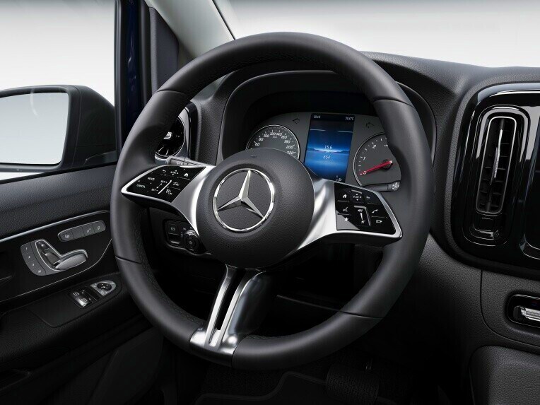 Il cambio automatico 9G-TRONIC dispone di nove marce che mantengono il regime del motore al livello più basso possibile in qualsiasi situazione di marcia.