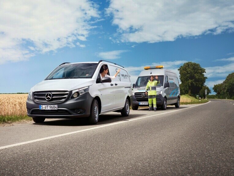In caso di problemi di mobilità, la professionalità del Mercedes-Benz Service24h ti aiuta a raggiungere la tua destinazione.