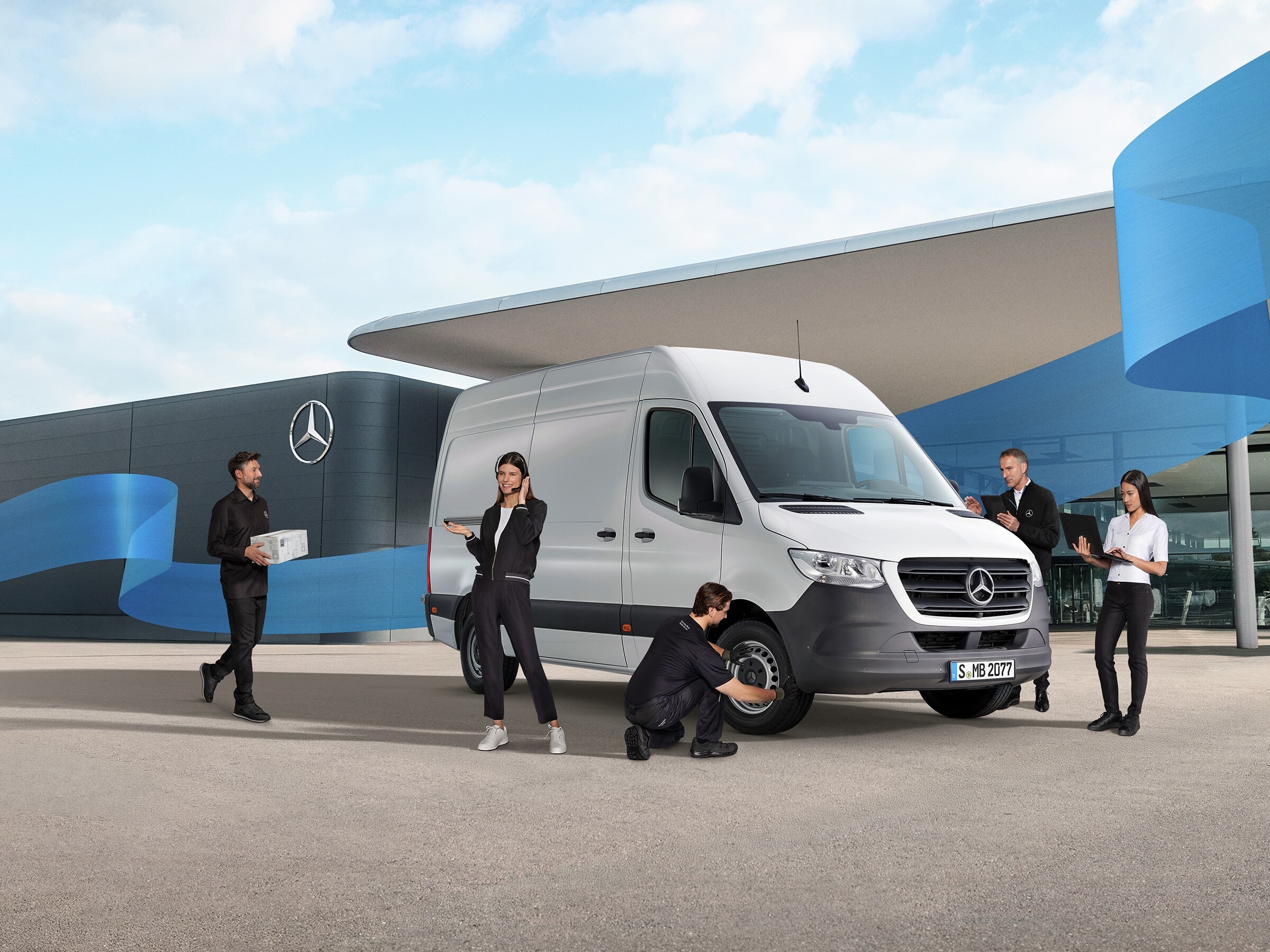Servizio assistenza e supporto per il Mercedes-Benz Sprinter in un contesto moderno dedicato ai veicoli commerciali.