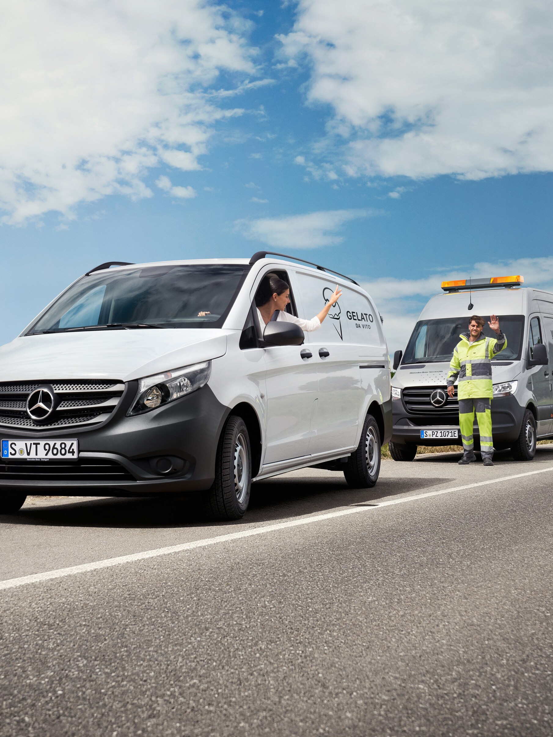 Una donna seduta su un Mercedes-Benz Vito bianco