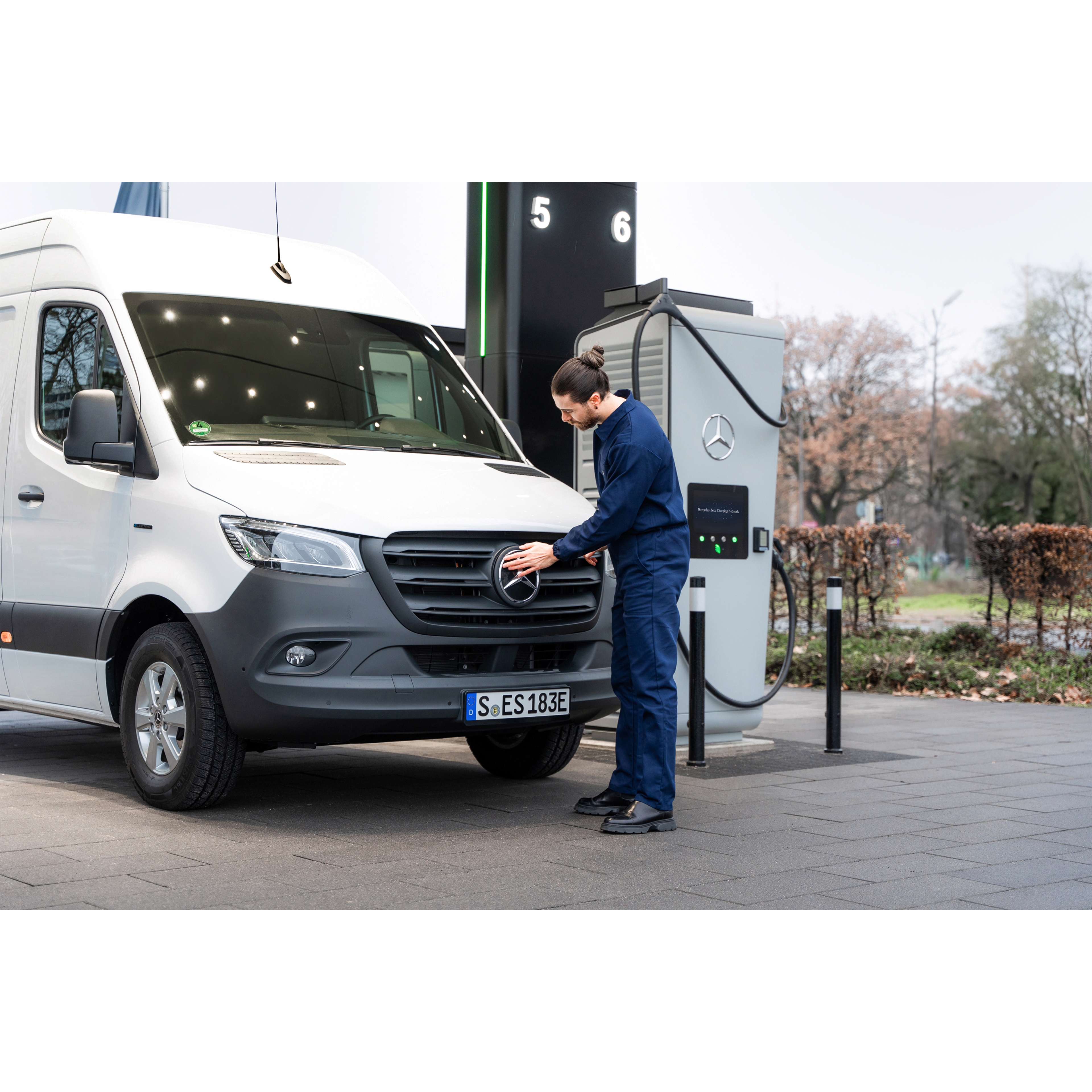 Soluzioni di ricarica | Veicoli commerciali Mercedes-Benz Le soluzioni di ricarica per il tuo veicolo commerciale elettrico Mercedes-Benz.