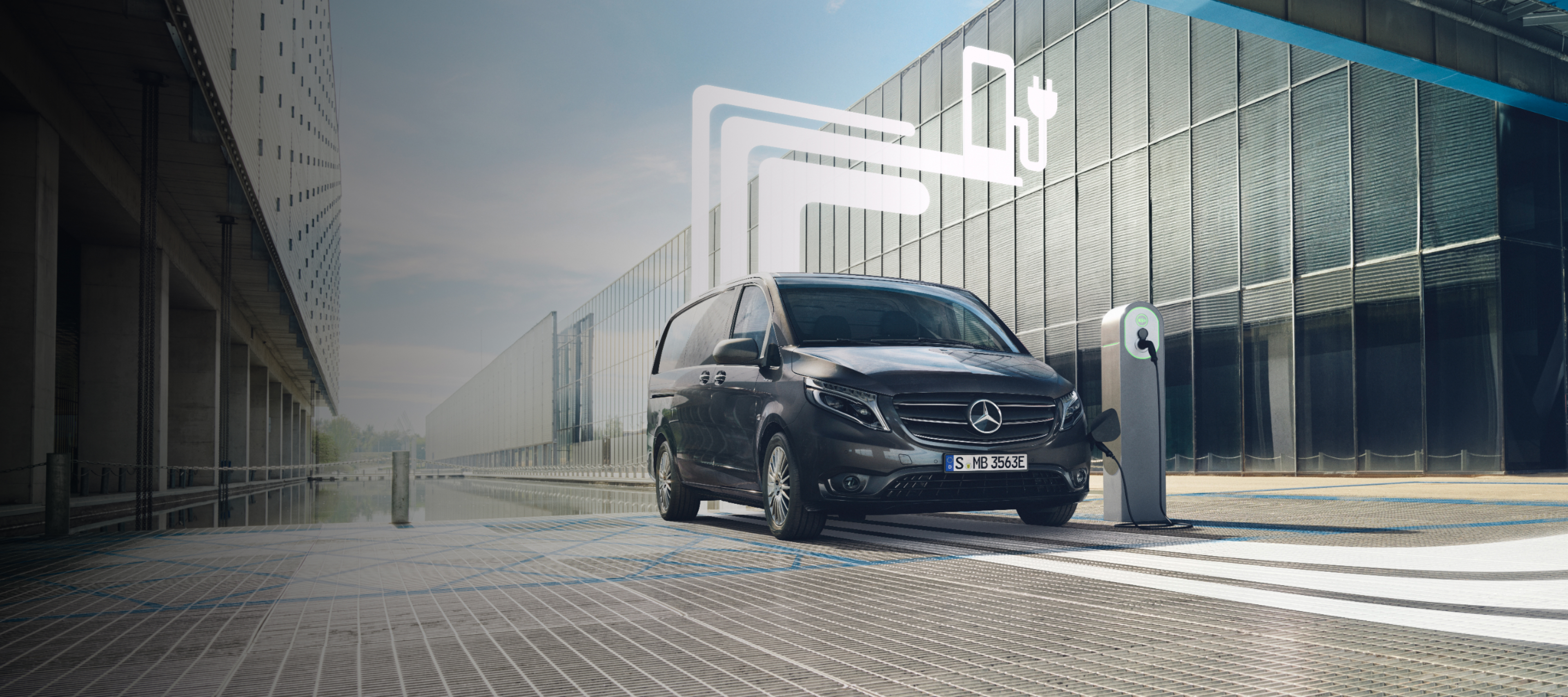 Mobilità elettrica | Digital Extras | Mercedes-Benz Un veicolo commerciale Mercedes-Benz con elementi grafici che rappresentano i Digital extras.