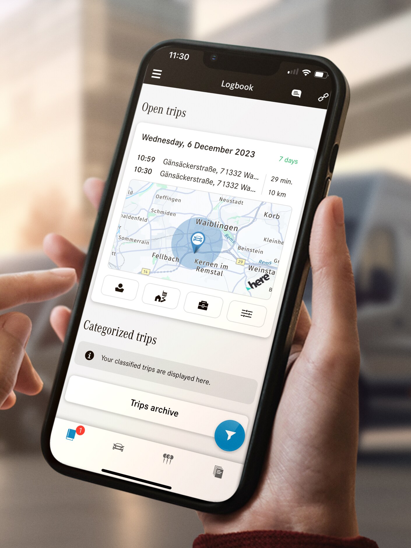 La funzione Registro di viaggio elettronico di Mercedes-Benz su uno smartphone.
