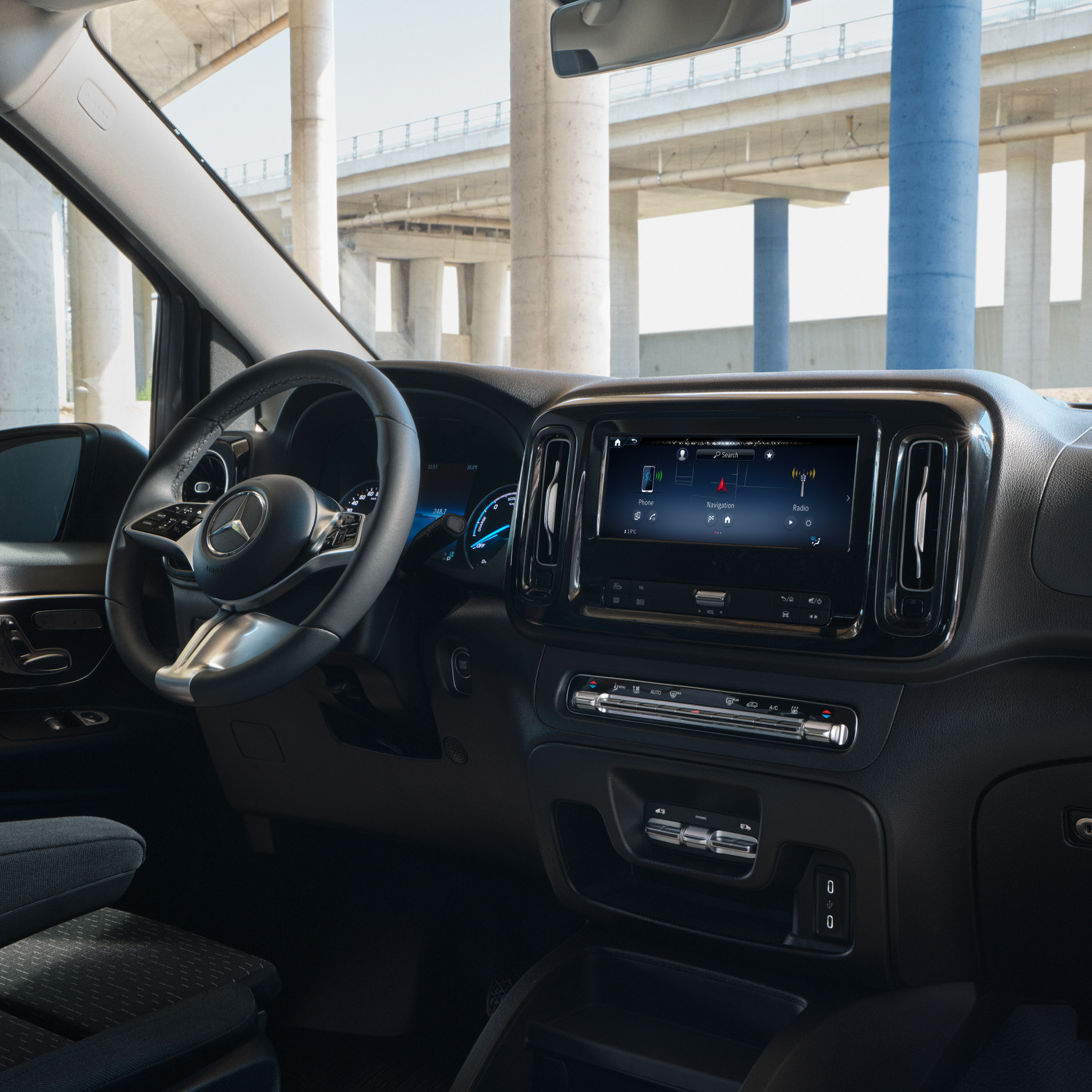 Hey Mercedes | Digital Extras | Mercedes-Benz Il Digital Extra Hey Mercedes nel sistema multimediale MBUX di Mercedes-Benz eVito.