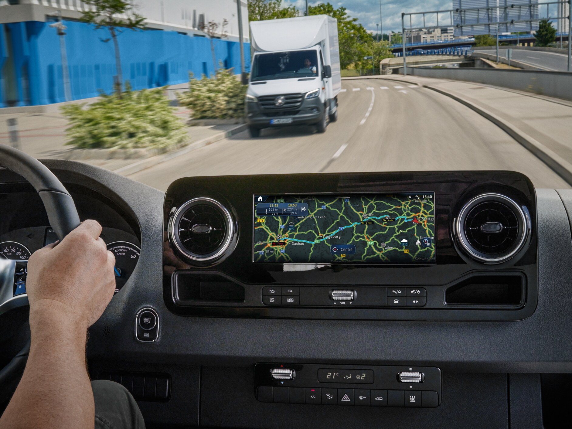 I Digital Extras Live Traffic Information di Mercedes-Benz nel sistema multimediale MBUX.