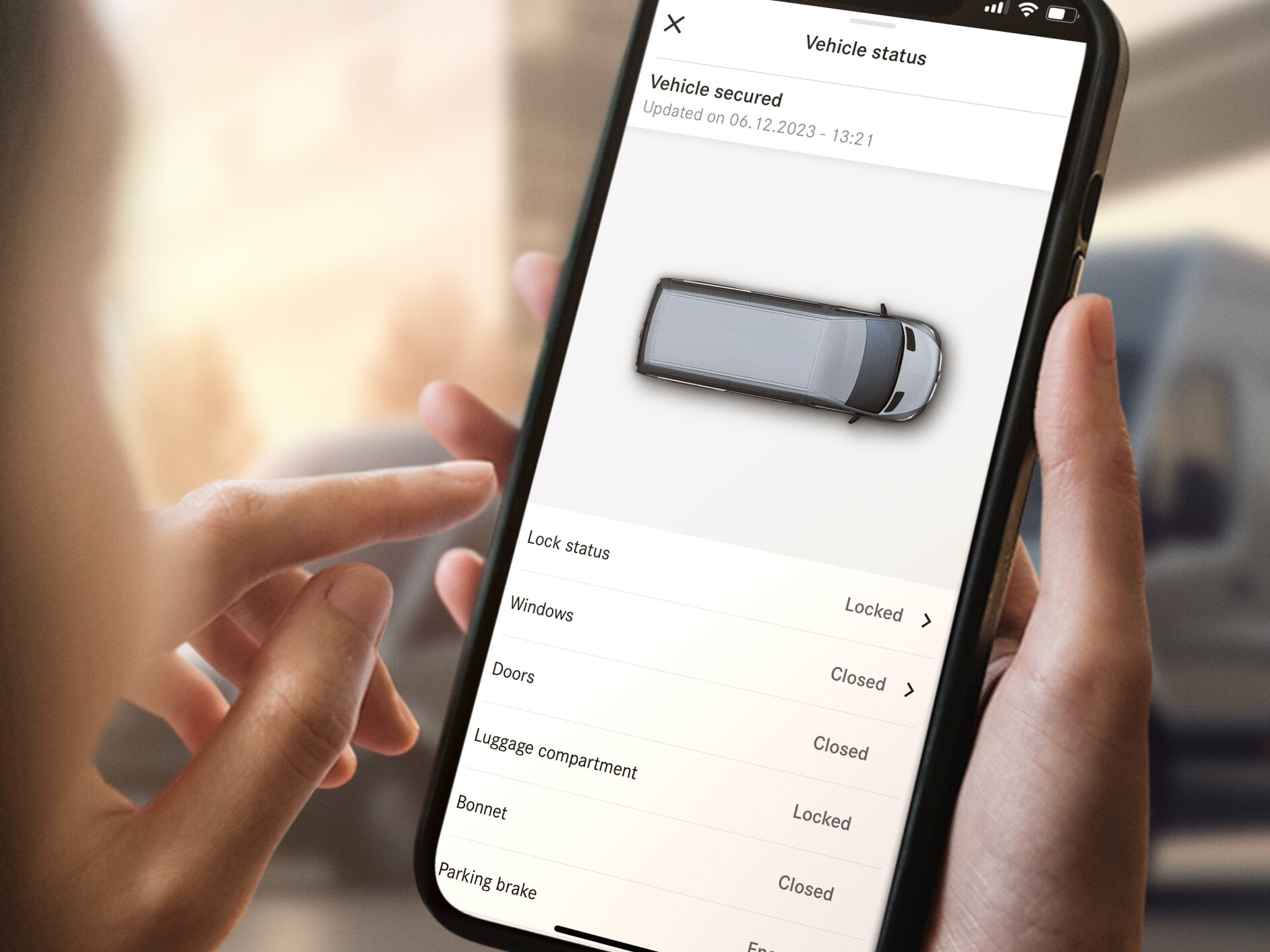 La funzione "Stato del Veicolo a Distanza" di Mercedes-Benz sull'app dello smartphone.