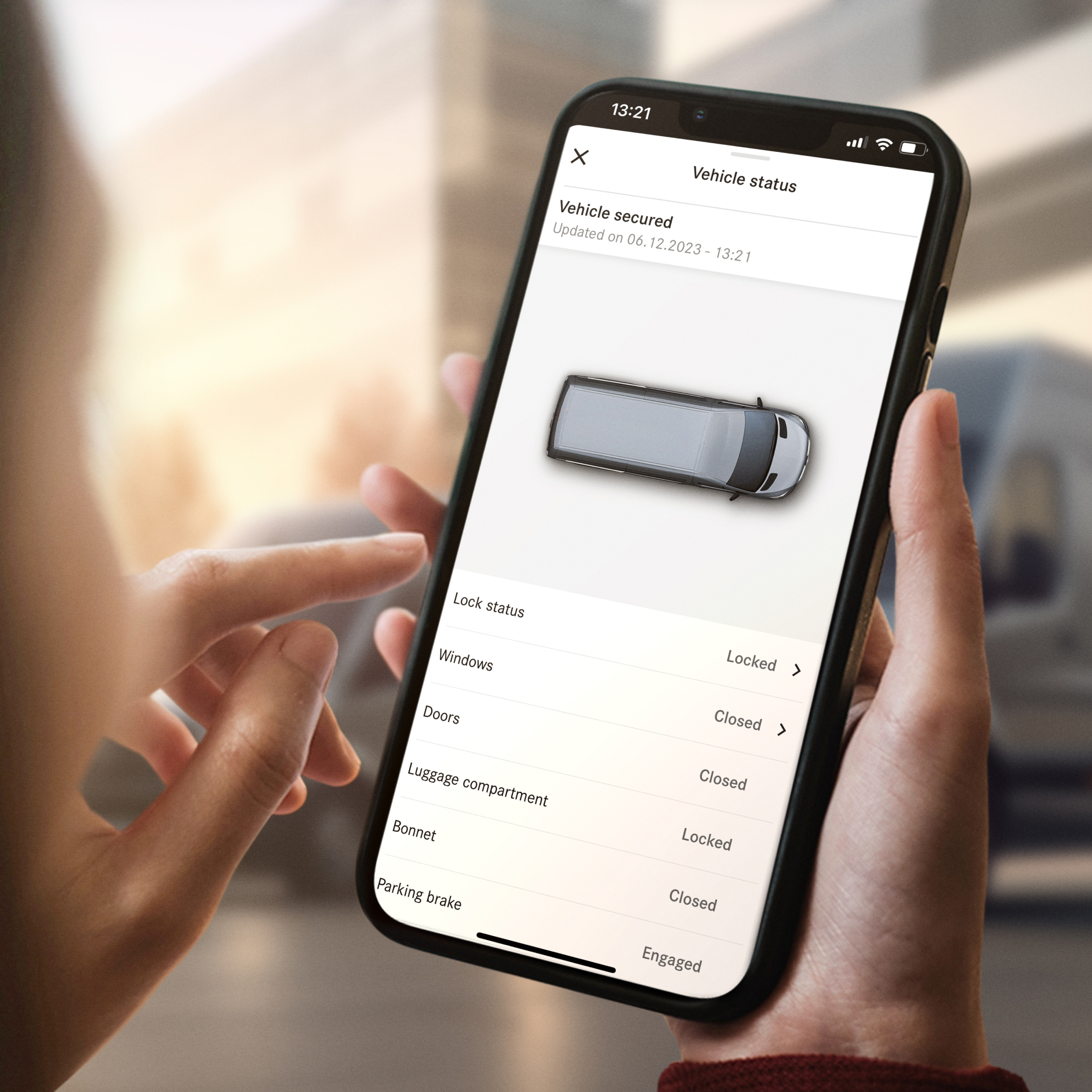 Stato del veicolo| Digital Extras | Mercedes-Benz La funzione "Stato del Veicolo a Distanza" di Mercedes-Benz sull'app dello smartphone.
