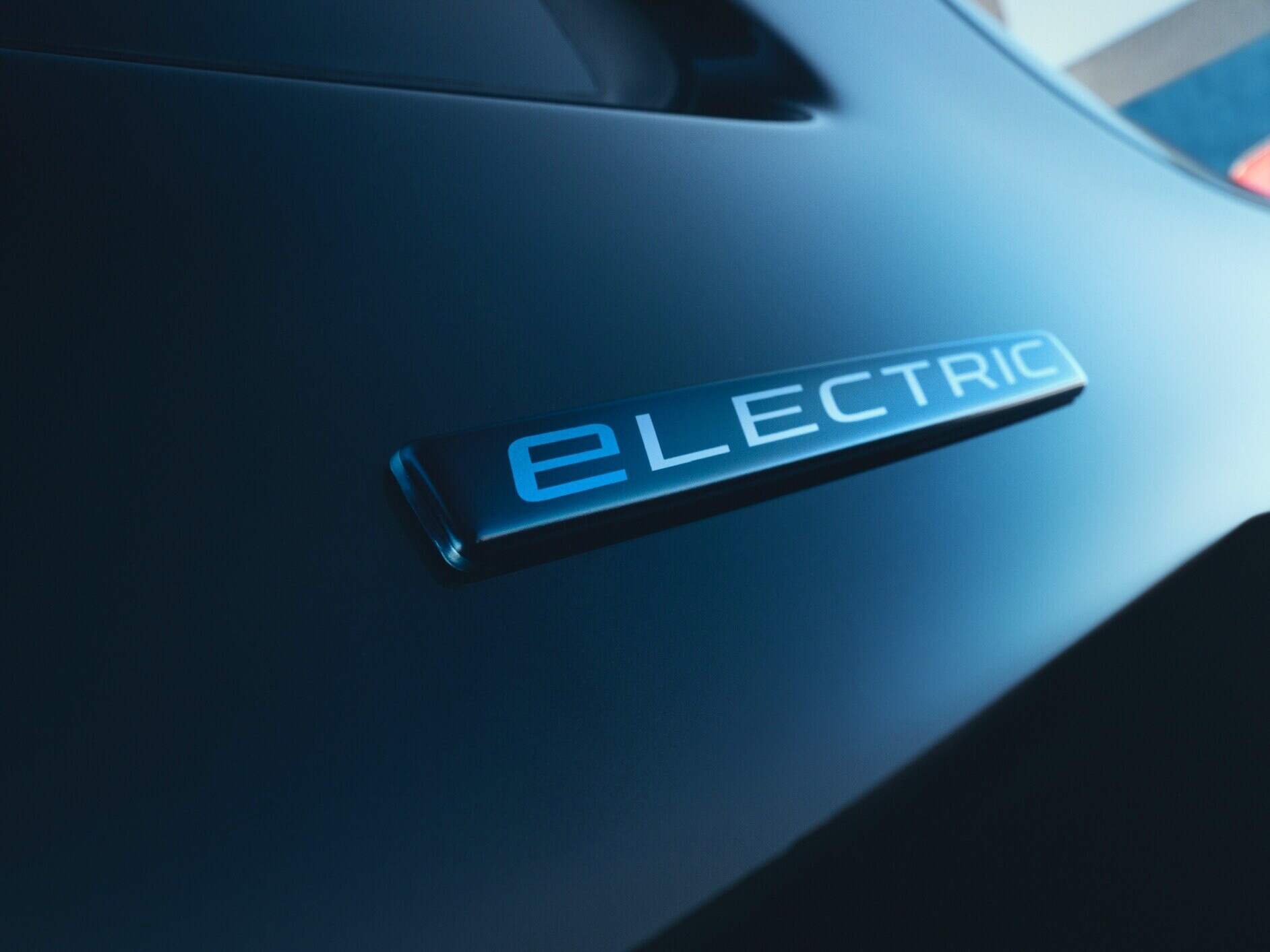 Ricarica il tuo veicolo commerciale Mercedes-Benz con tariffe trasparenti e una fatturazione digitale unica.