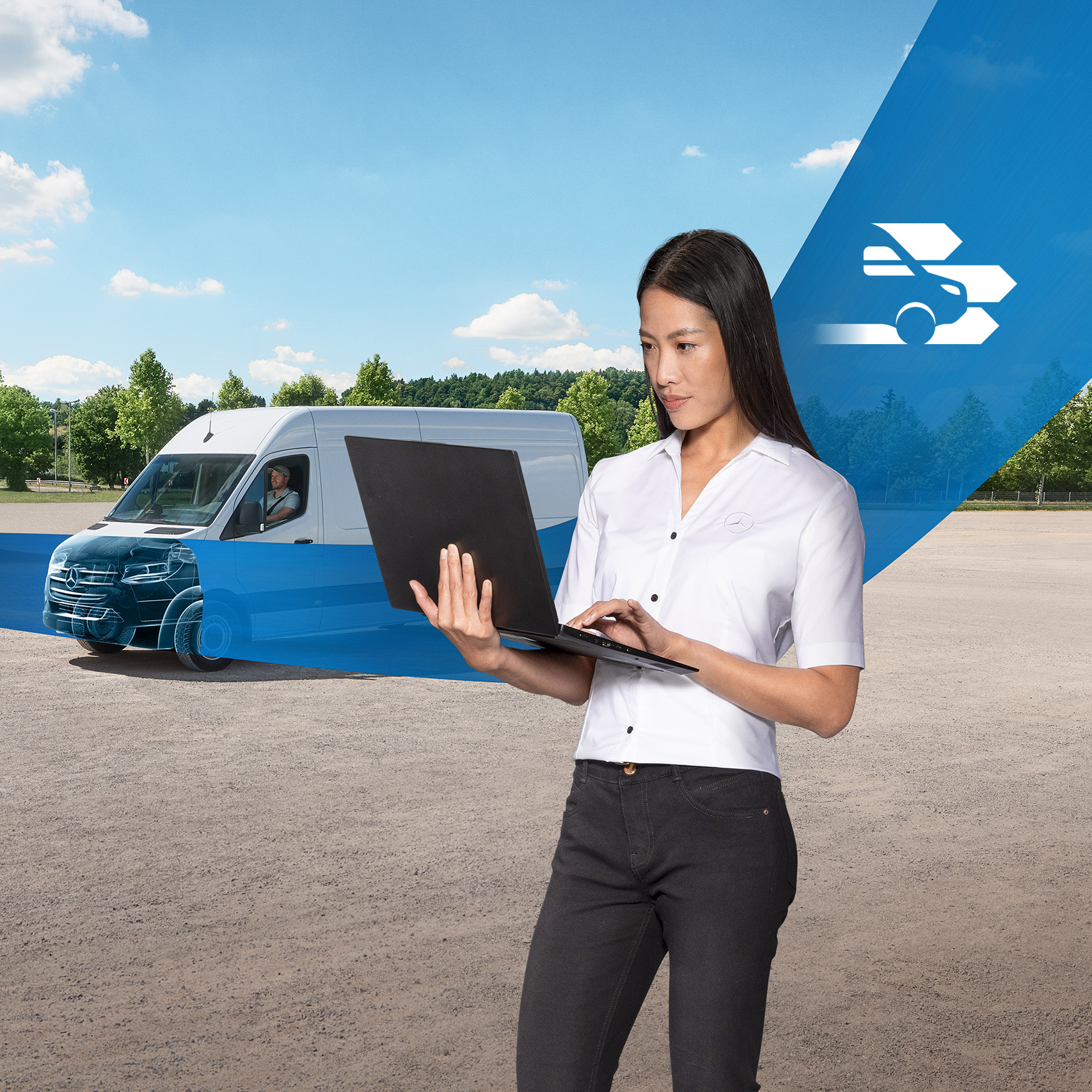Mercedes-Benz | Servizi assistenza per i veicoli commerciali | Panoramica Una donna con un computer portatile davanti a un veicolo commerciale bianco