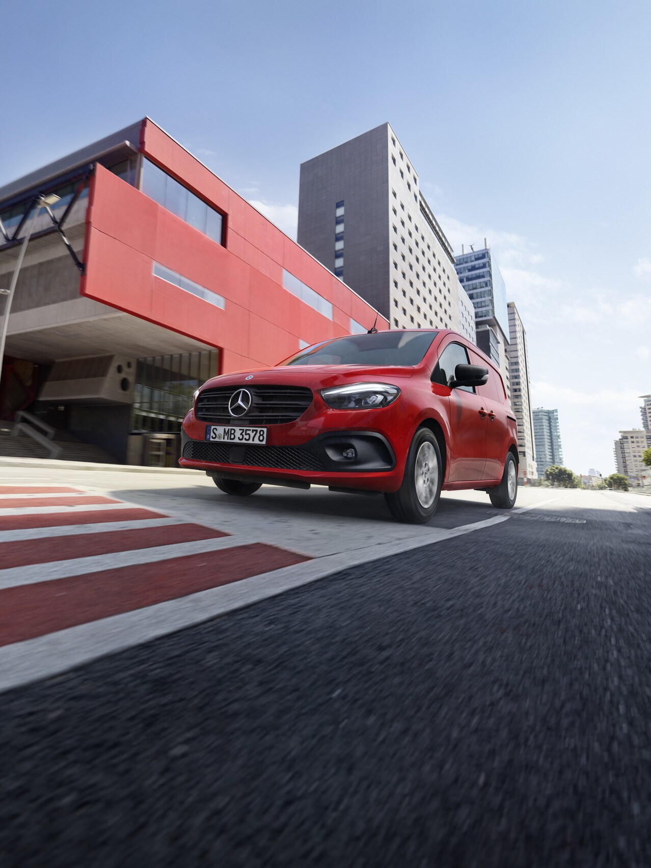 Citan Furgone in circolazione su strada.