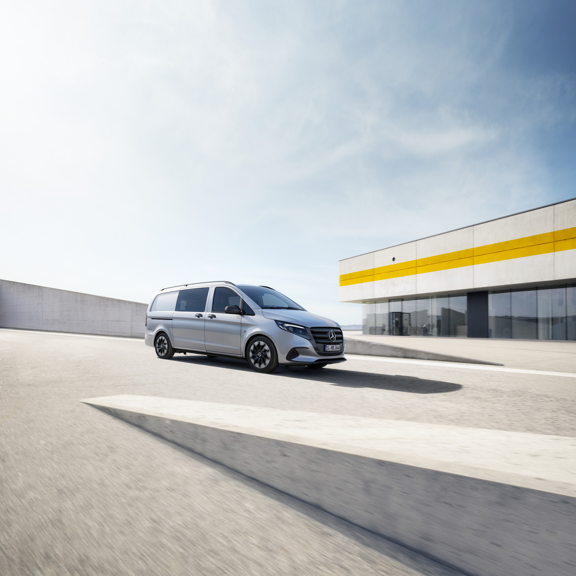 Vito Mixto | Mercedes-Benz Vito Mixto sul tetto di un autosilo.