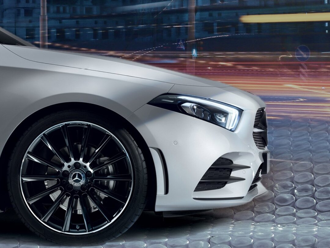 Immagine di un pneumatico su una vettura Mercedes-Benz