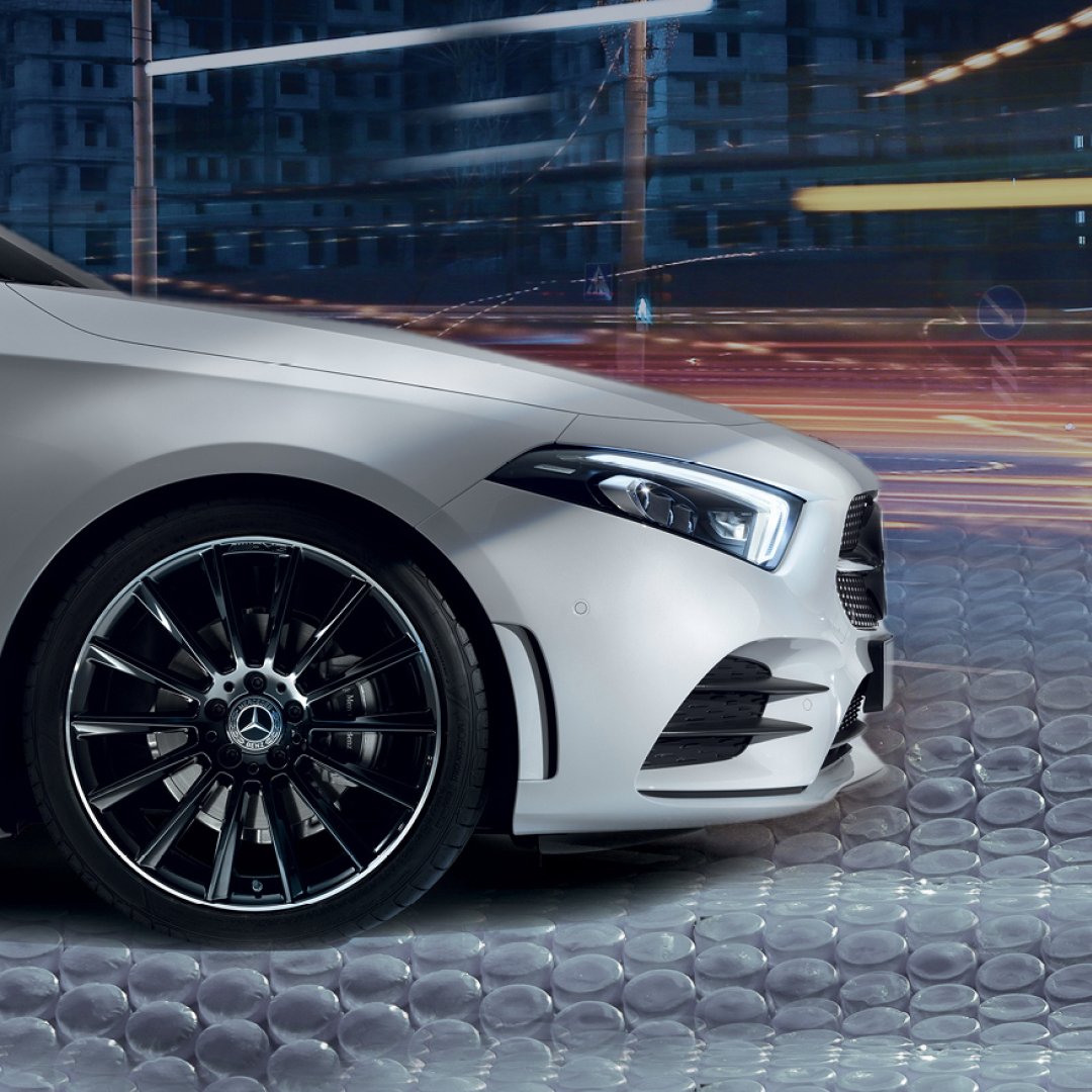 Ruote complete | Mercedes-Benz Immagine di un pneumatico su una vettura Mercedes-Benz