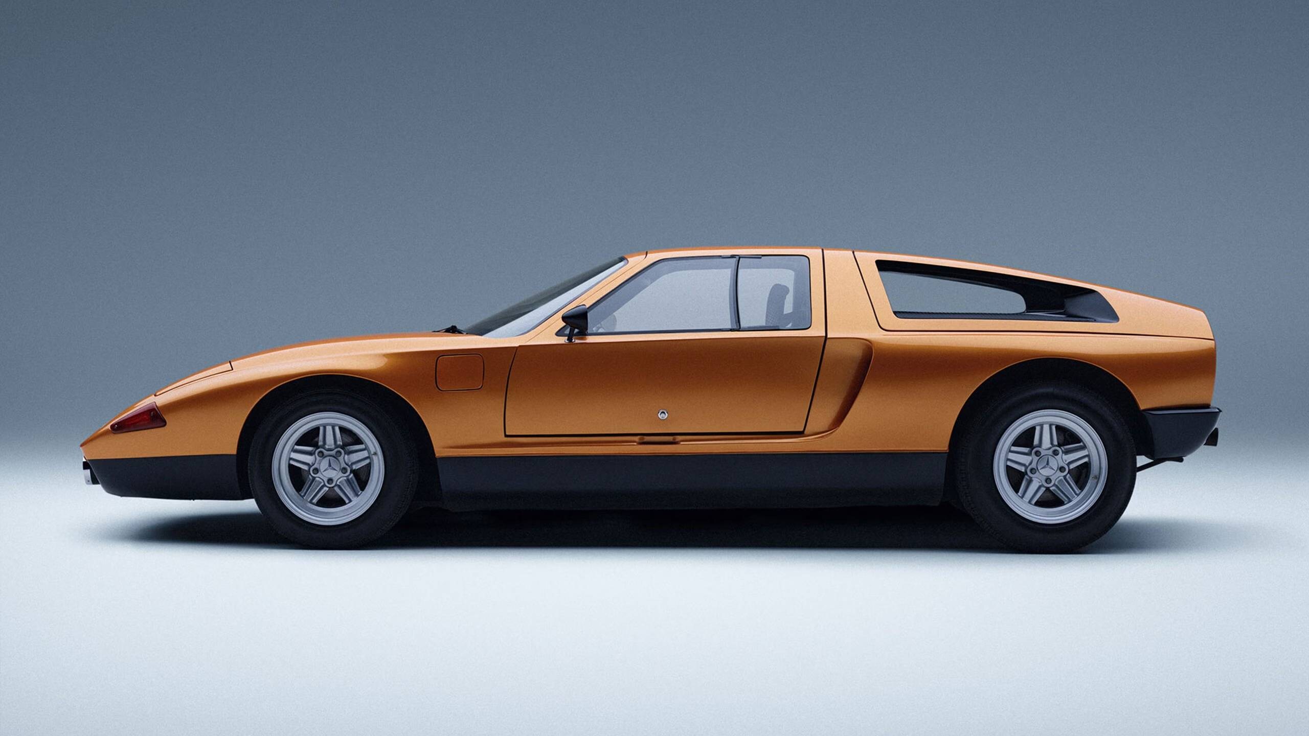 Mercedes-Benz C111 di colore arancione