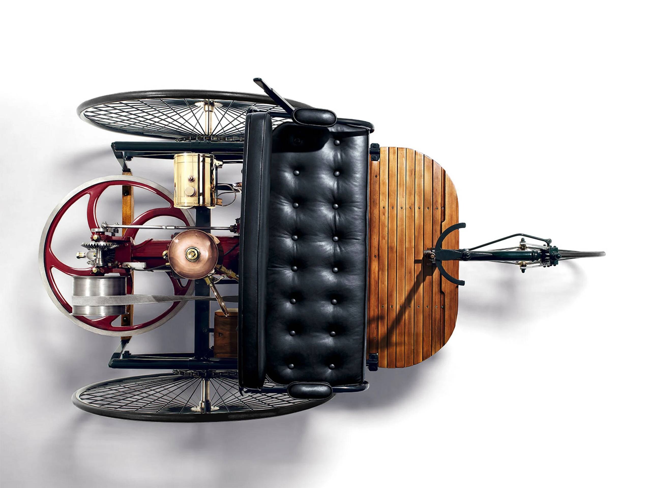 La prima vettura con sedili in pelle