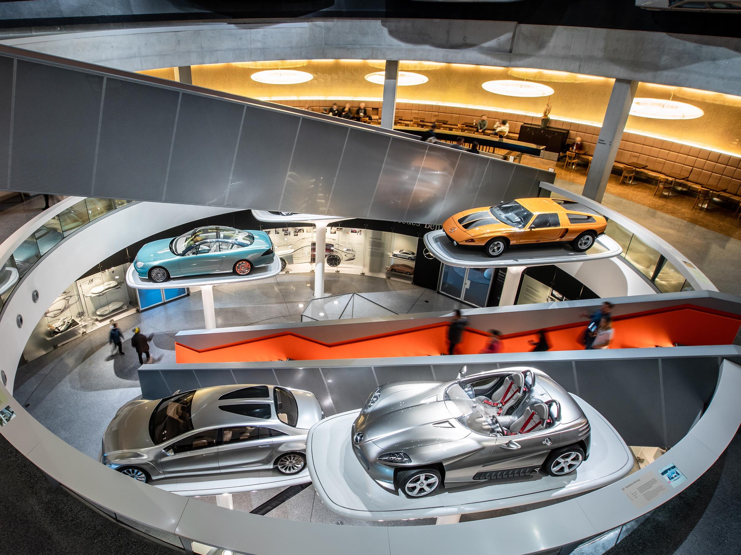 Gruppo auto presenti al Mercedes-Benz Museum