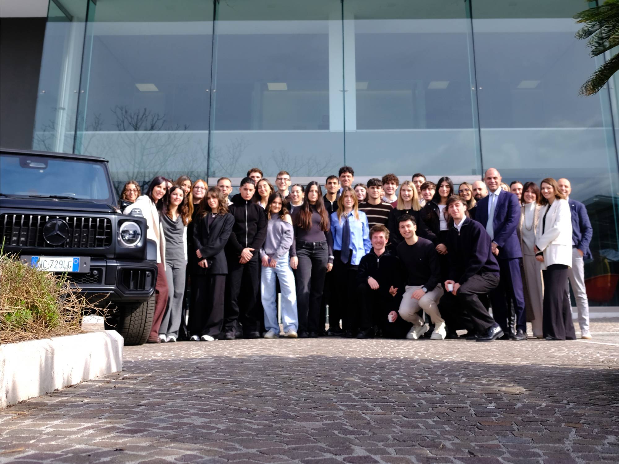 Cultura aziendale | Mercedes-Benz Foto di gruppo con gli studenti dell'Università LUISS Guido Carli