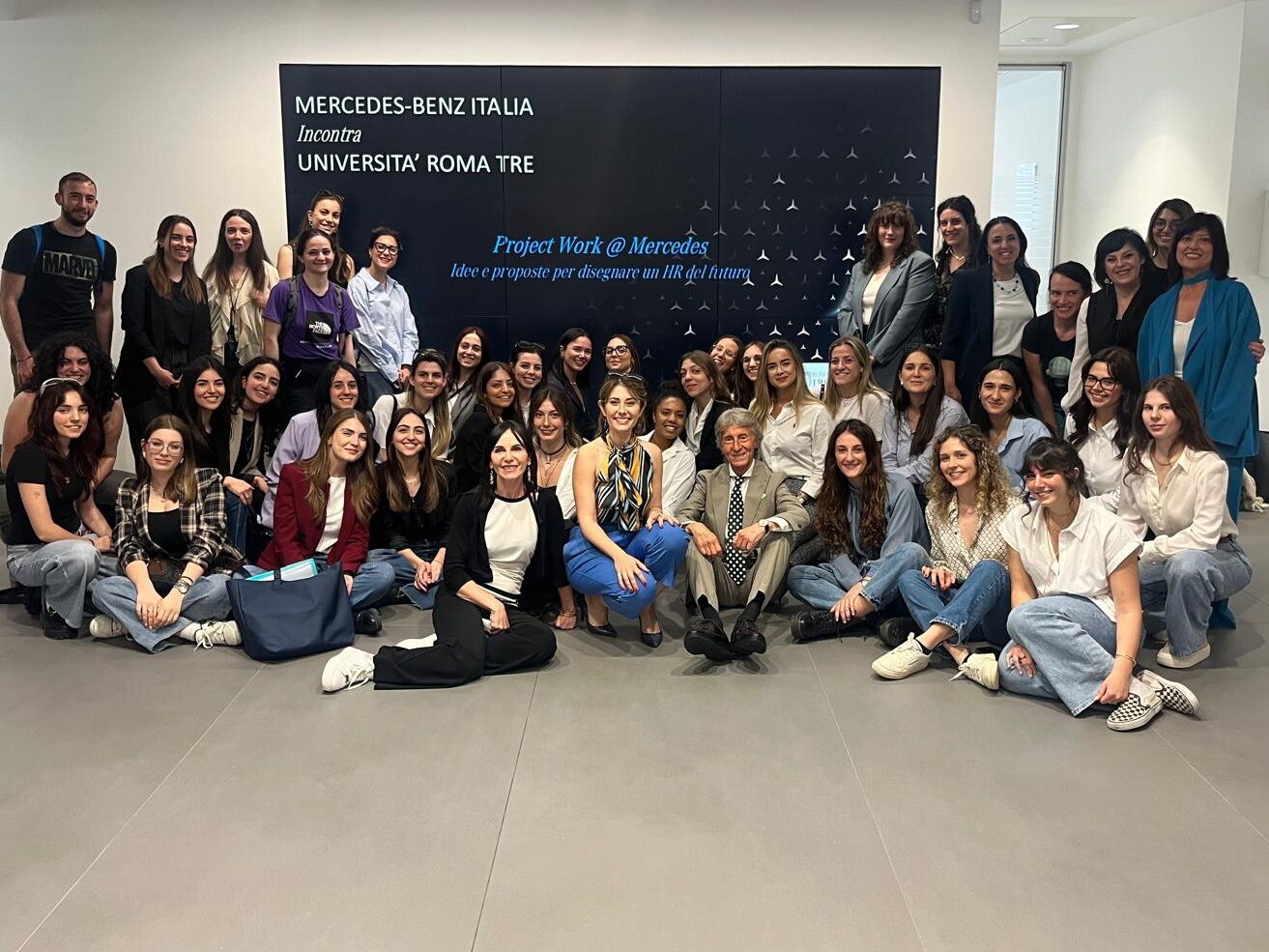 Foto di gruppo con gli studenti dell'Università Roma Tre