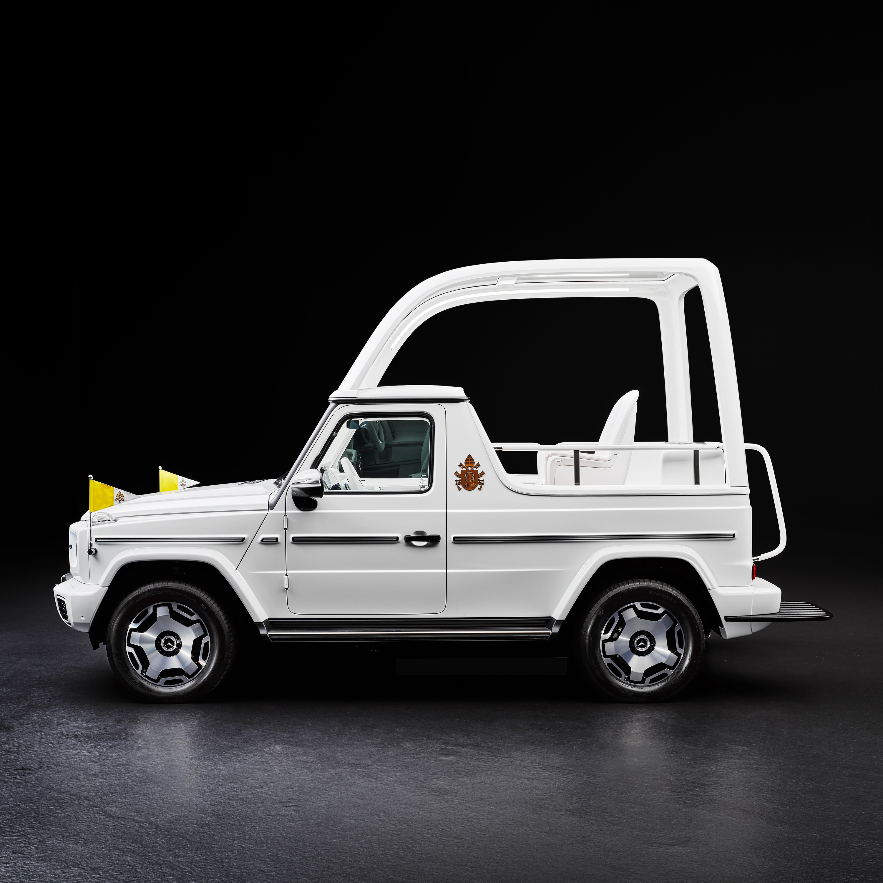 Claasse G Papamobile | Mercedes-Benz La Papamobile vista trequarti laterale