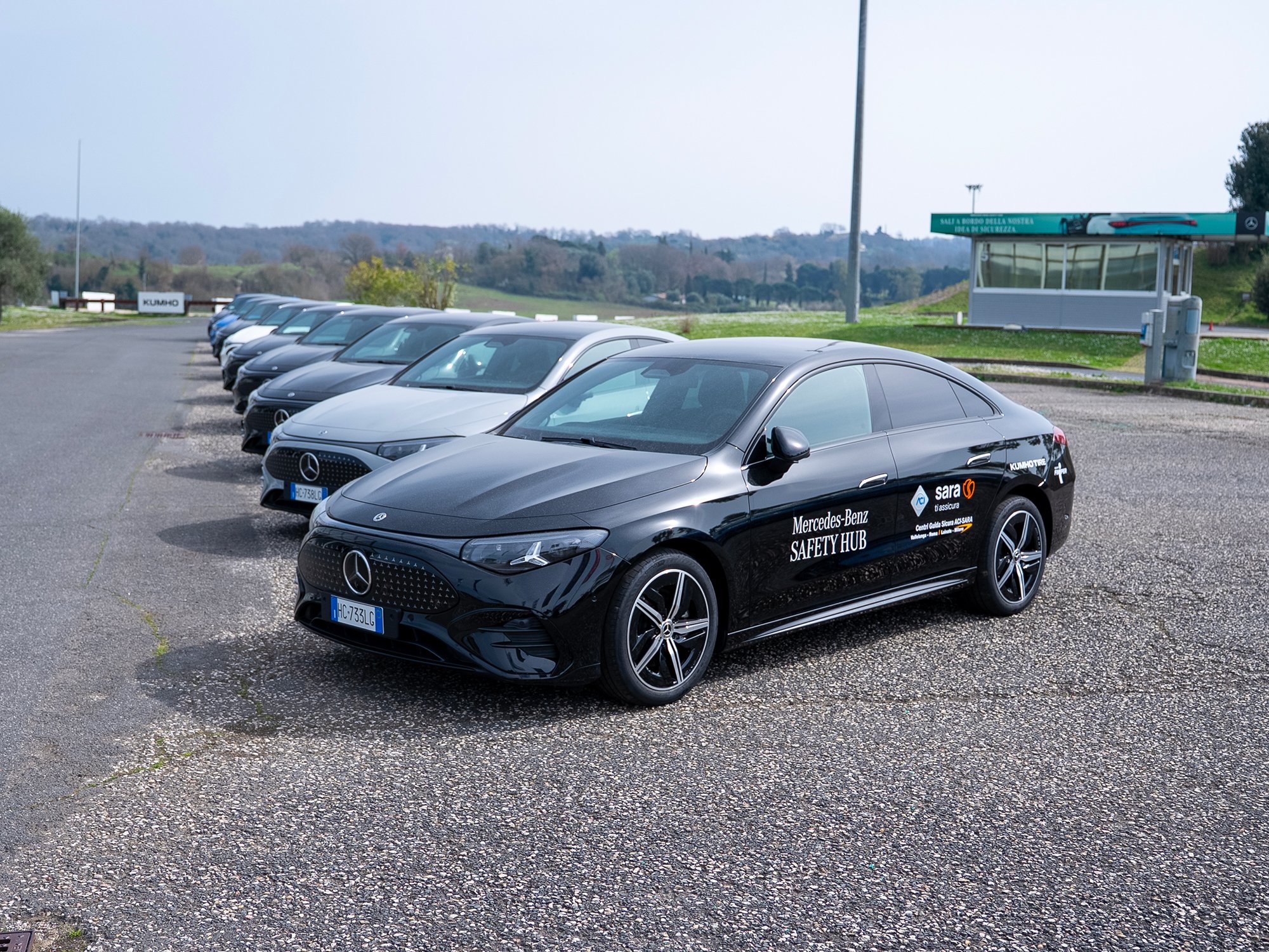 CLA | Mercedes-Benz CLA in fila di varie colorazioni