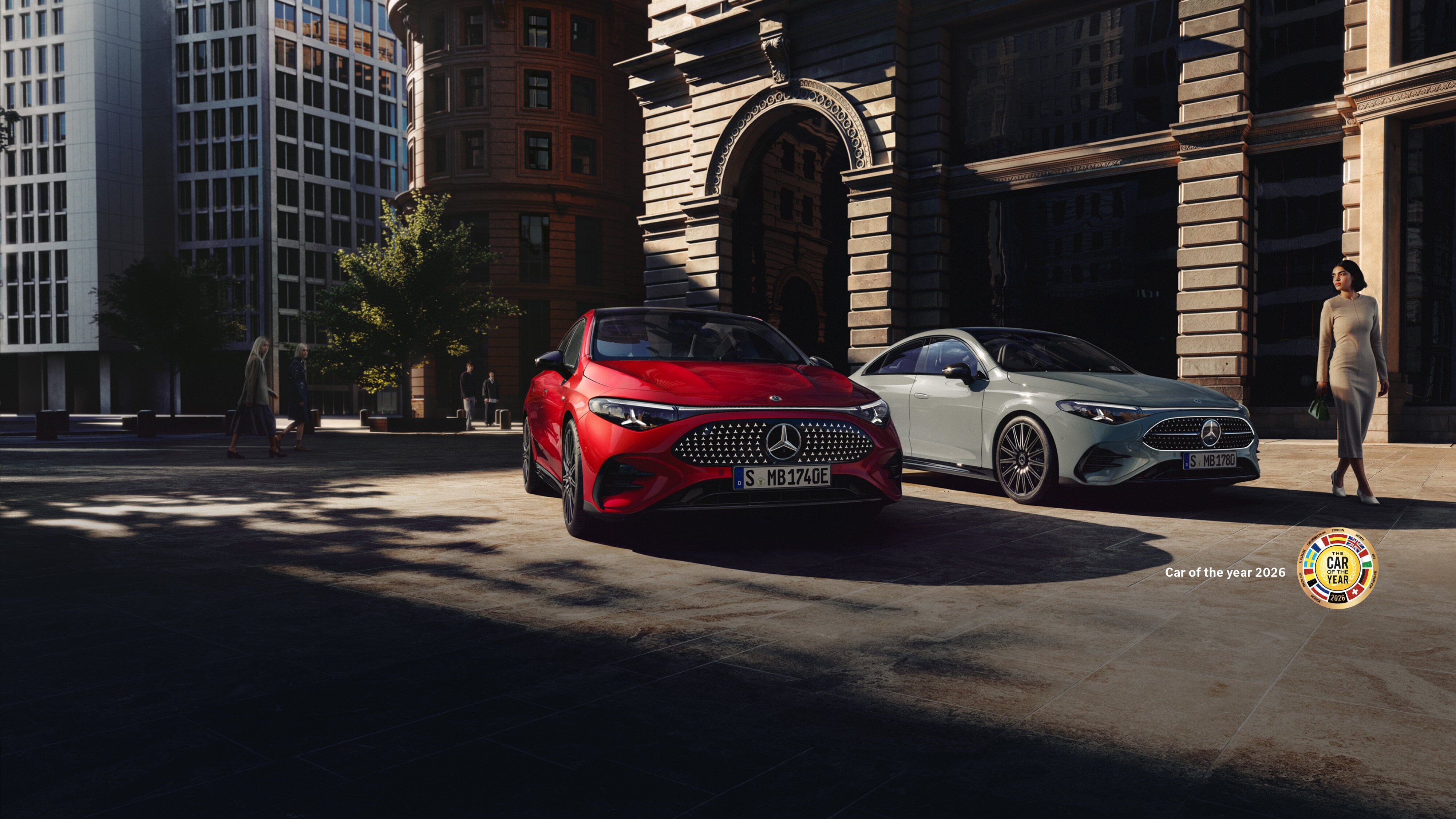 CLA ibrida e CLA elettrica con sullo sfondo dei palazzi