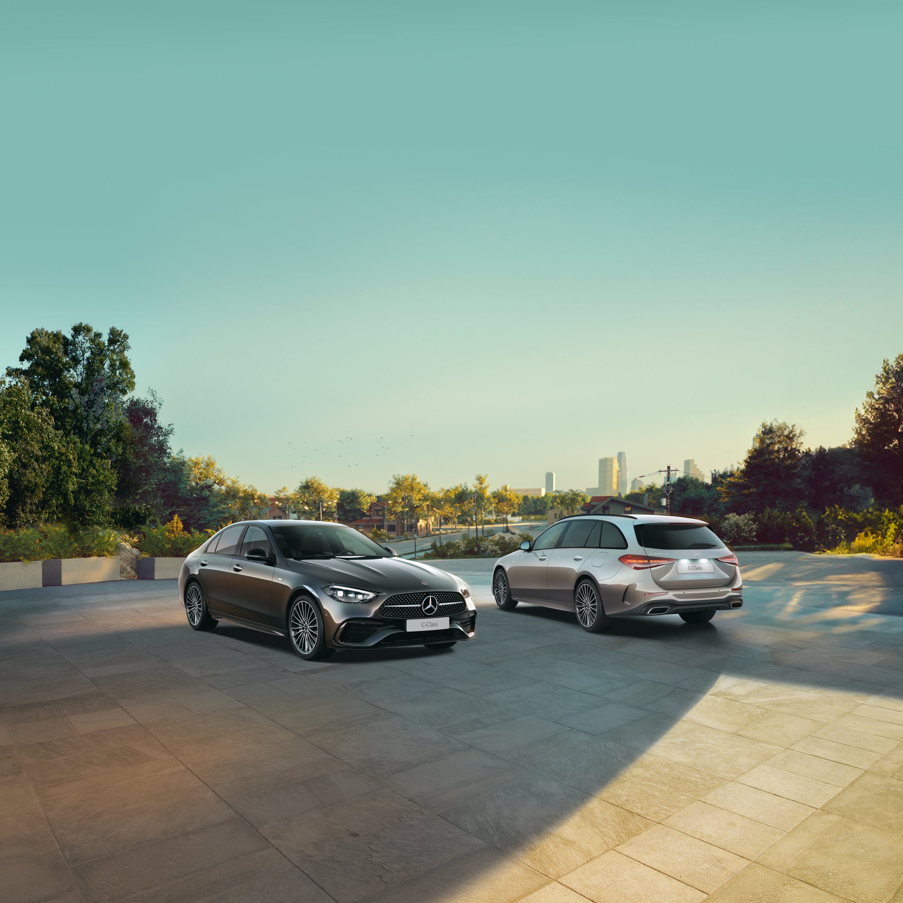 Gamma Classe C | Mercedes-Benz Classe C Berlina e Classe C Station Wagon su sfondo cittadino