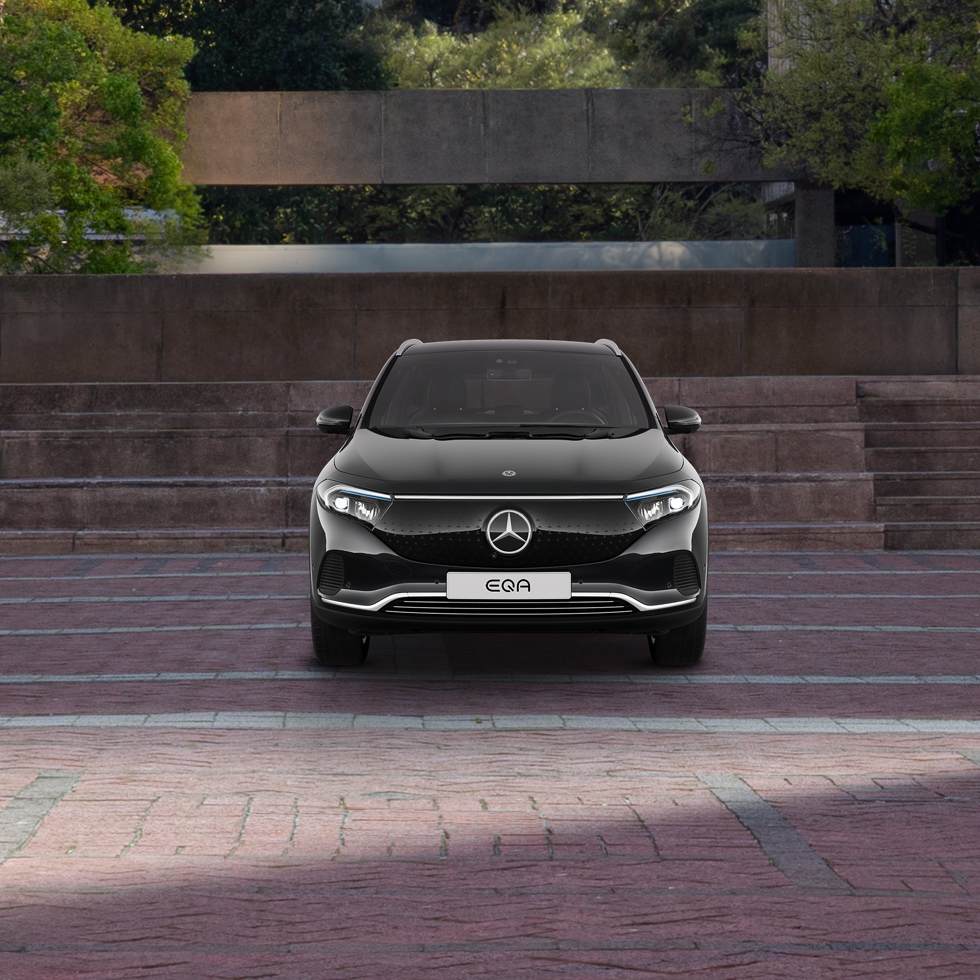 EQA Street Edition | Mercedes-Benz EQA Street Edition frontale in colorazione nera